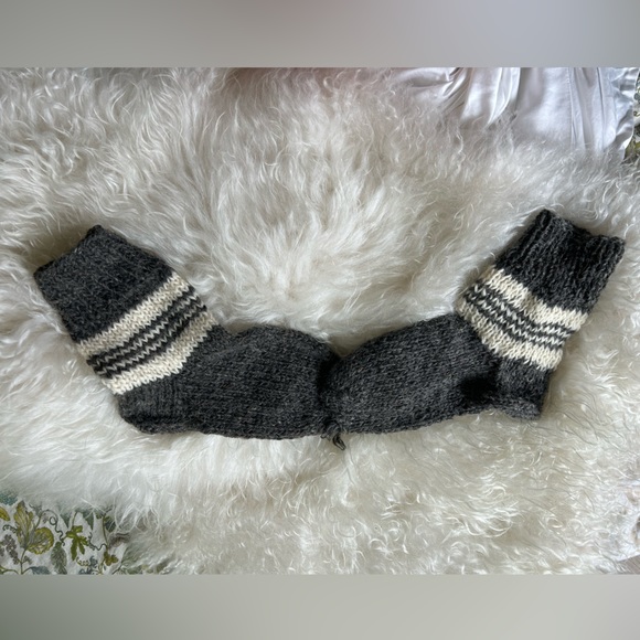 Hand knit New Zealand sheep’s wool socks warm & cozy roughly a size 9/10 women’s - Picture 2 of 7